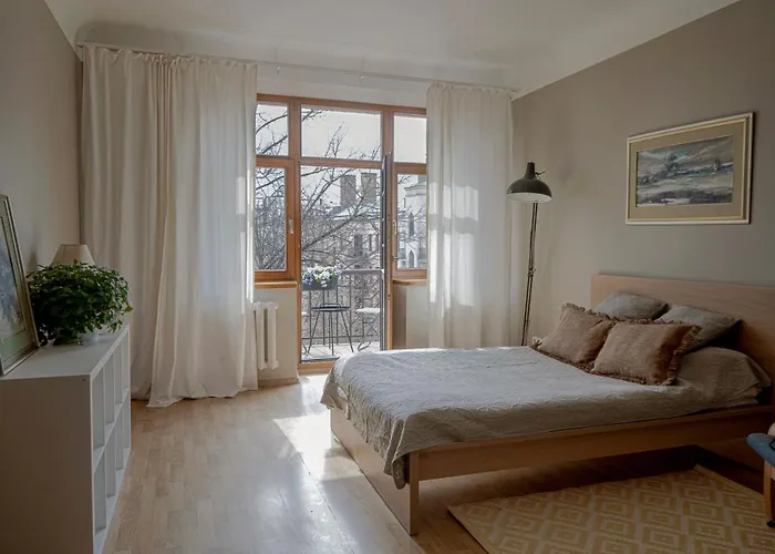 Sunny Apartment In The Art Nouveau District With Balcony
